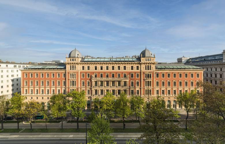 Anantara Palais Hansen Vienna Außenansicht an der Ringstraße mit Baumallee, Business- und B2B-Eventlocation in Wien