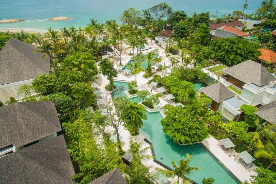The Anvaya Beach Resort Bali – luxuriöses Resort mit großer Poollandschaft direkt am Meer