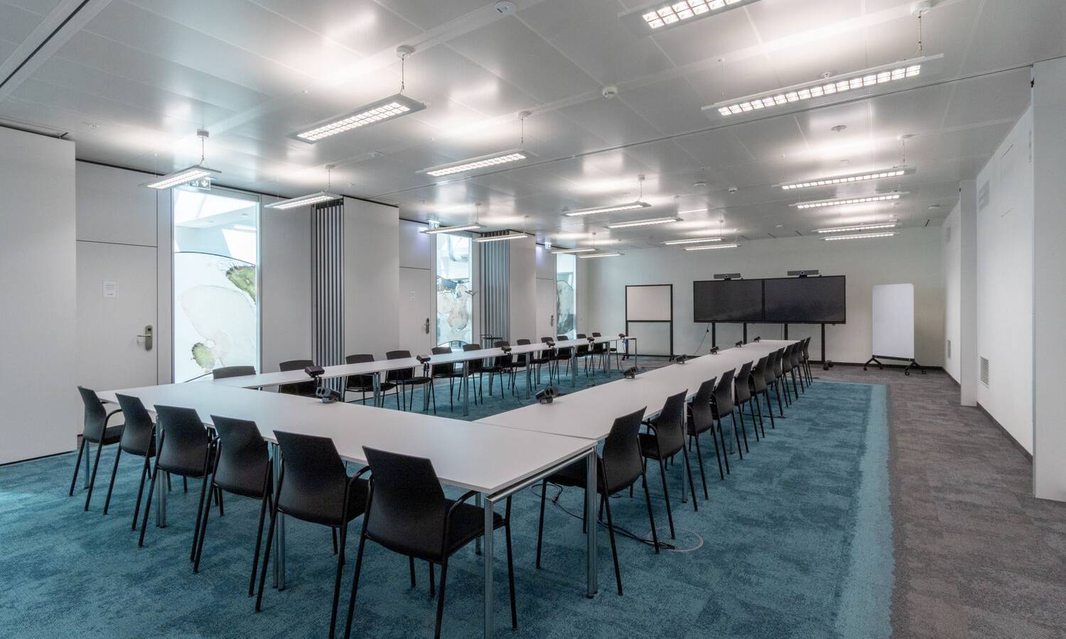 Moderner Konferenzraum bei The Venue Events @ Twenty One mit flexibler Bestuhlung für Seminare, Tagungen und Business Meetings
