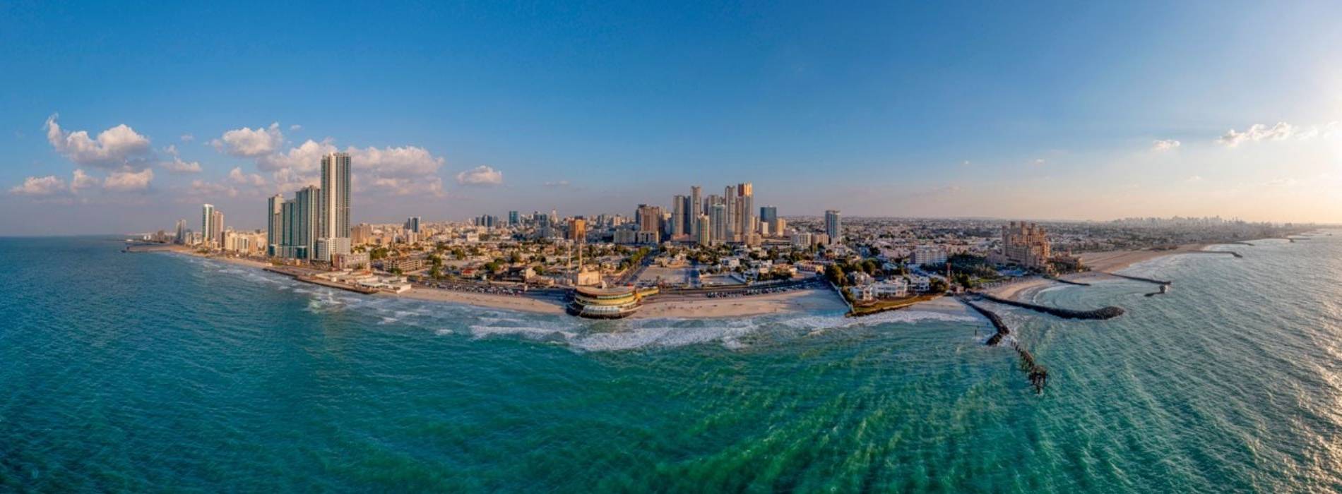 Skyline Ajman vom Meer 