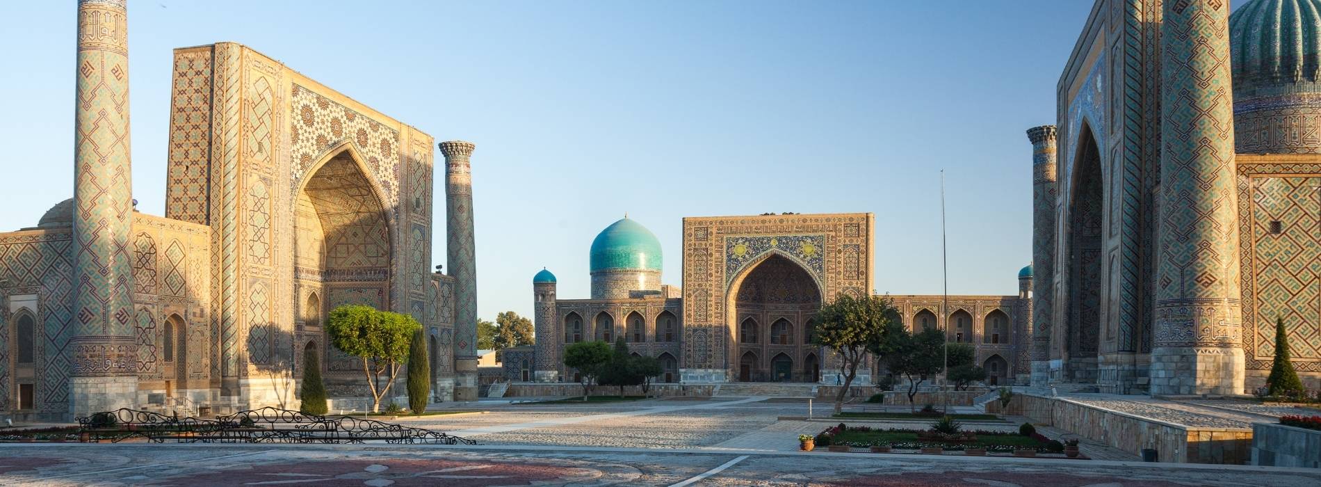 Historische Medresen und Moscheen am Registan-Platz in Samarkand, Usbekistan