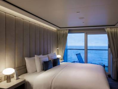 Hochwertige Kabine mit Balkon und direktem Blick auf das Meer