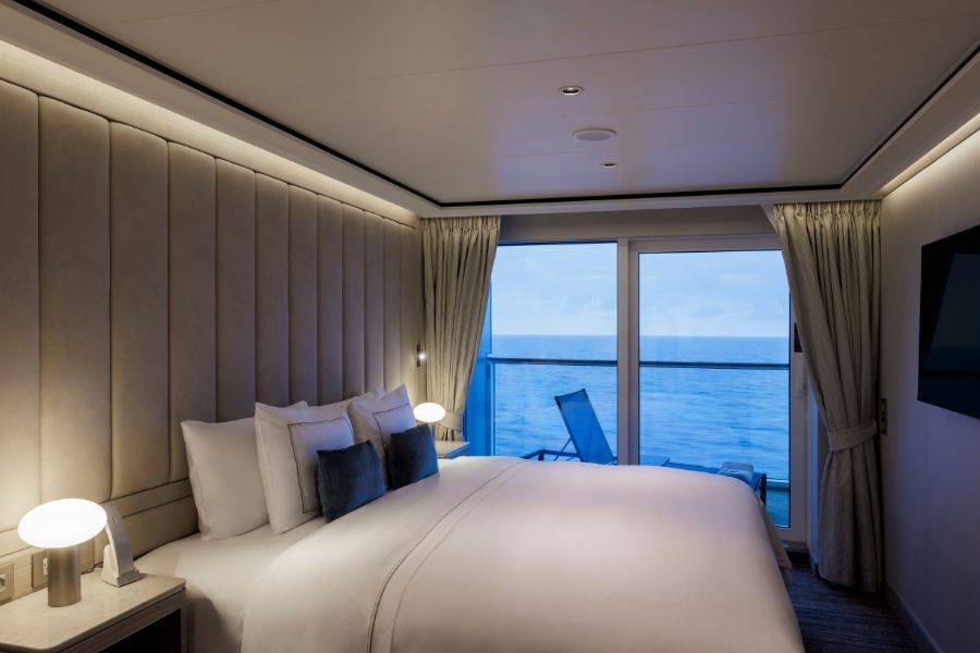 Hochwertige Kabine mit Balkon und direktem Blick auf das Meer