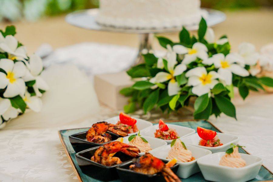 Essenshäppchen und die Hochzeitstorte