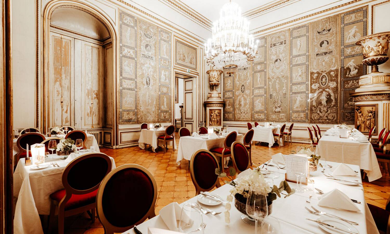 Außenansicht des historischen Palais Auersperg mit barocker Fassade im 8. Bezirk von Wien