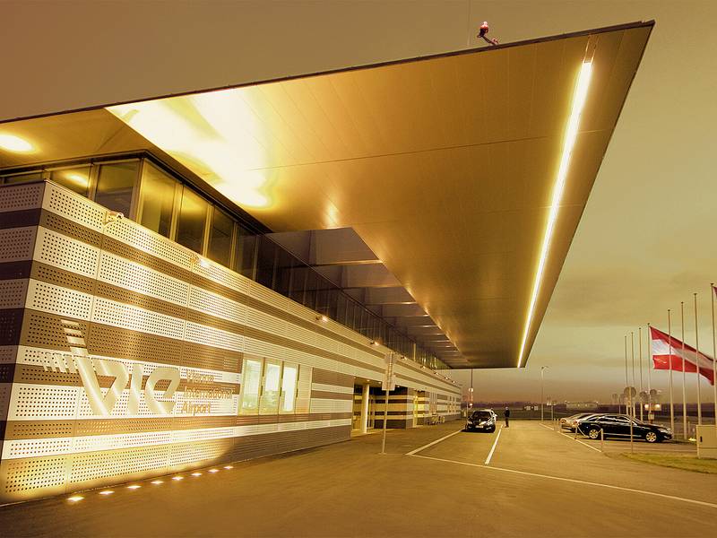 Венский международный аэропорт - VIP терминал