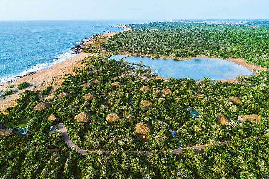 Uga Chena Huts an der Südküste Sri Lankas mit luxuriösen Safari-Lodges zwischen Natur und Küste.