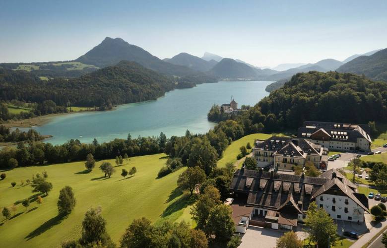 Drohnenaufnahme vom Hote im Herbst