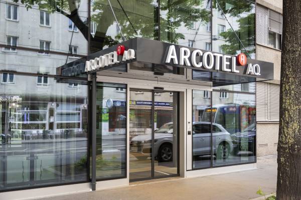 ARCOTEL AQ ****