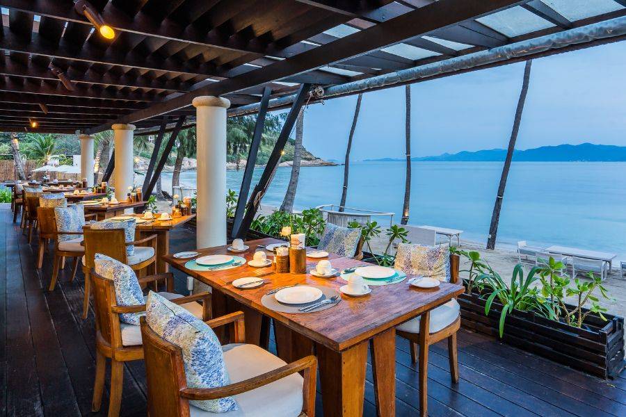 Restaurantterrasse mit Meerblick im Melati Beach Resort, Koh Samui