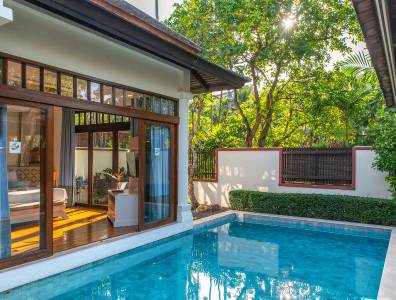 Private Pool Villa im tropischen Garten des Melati Beach Resort