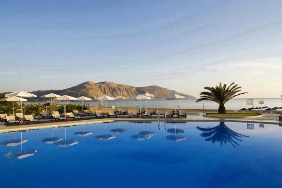 Ausblick vom Pool auf das Meer