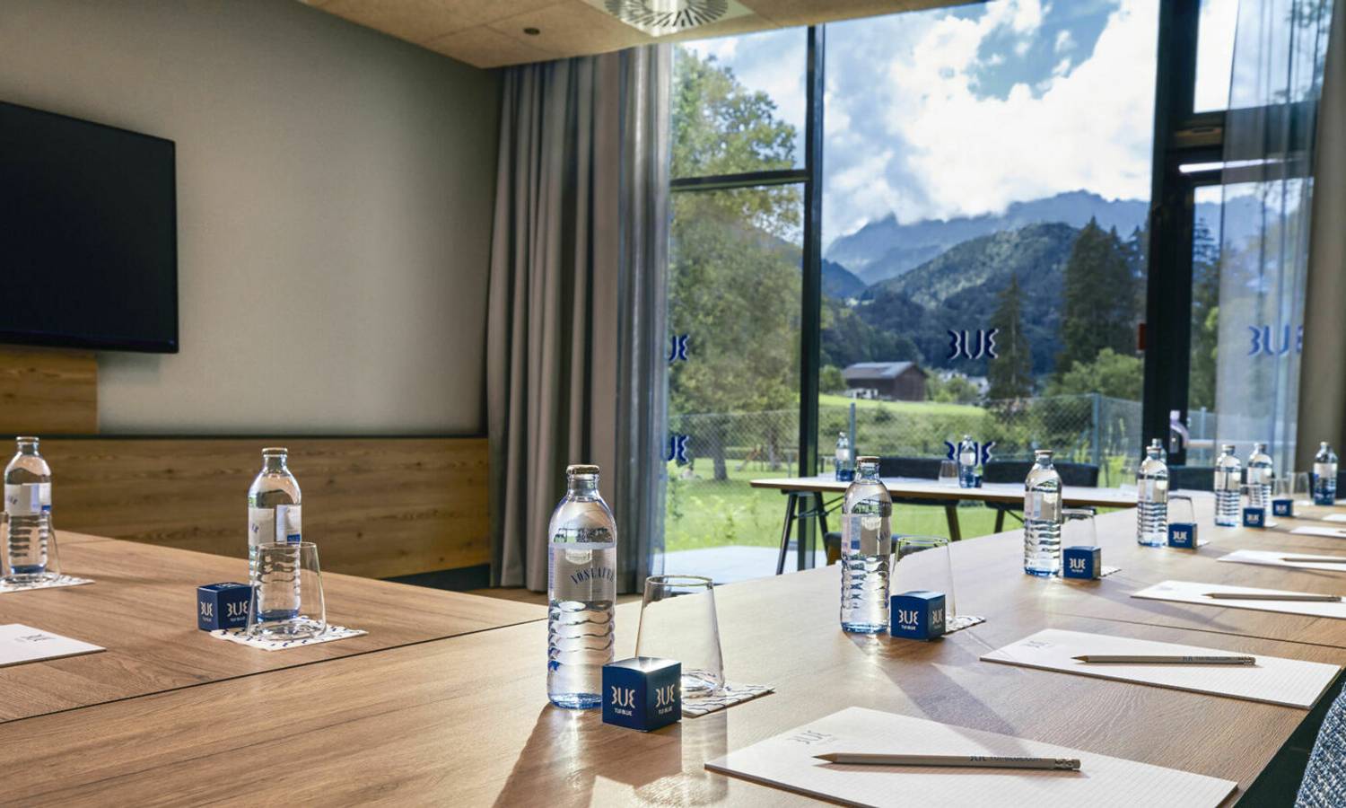 Seminarraum mit Ausblick ins Grüne