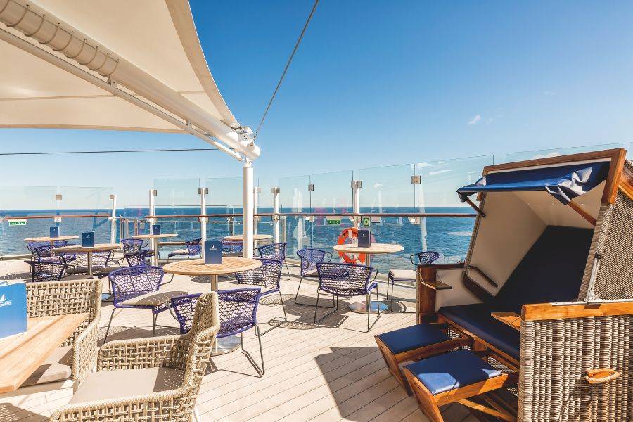 Bar und Grill Bereich auf der MeinSchiff.