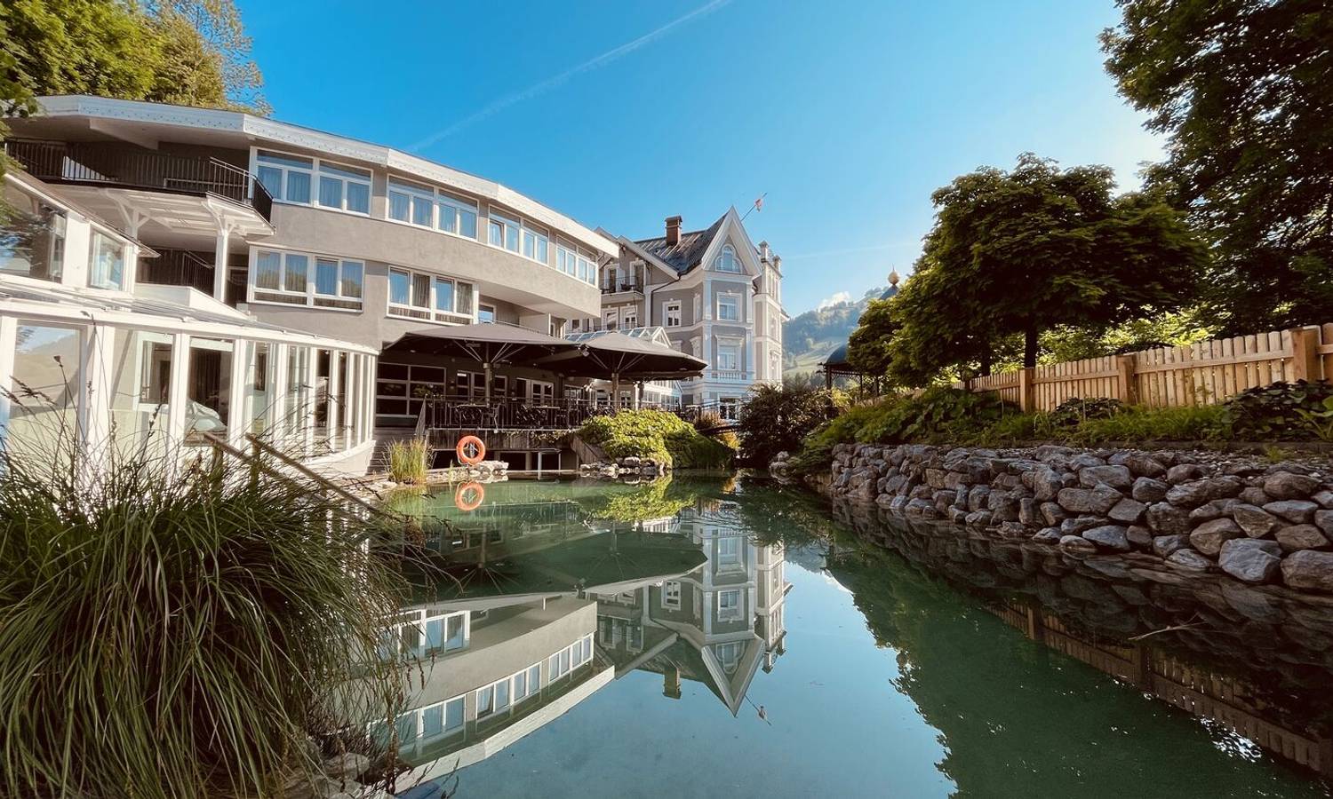 ein Blick auf das Hotel von draußen