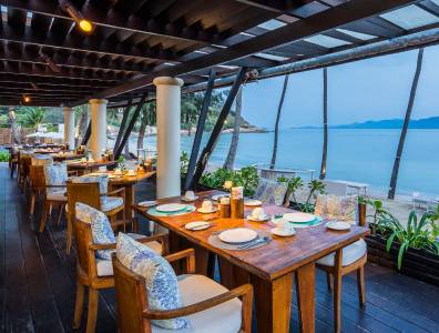 Restaurantterrasse mit Meerblick im Melati Beach Resort, Koh Samui