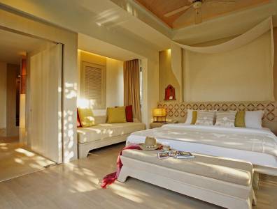 Luxuriöses Schlafzimmer im Melati Beach Resort & Spa