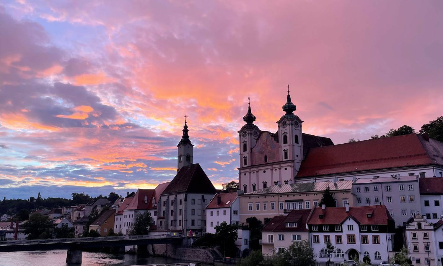 Stadt Steyr bei Sonnenuntergang 