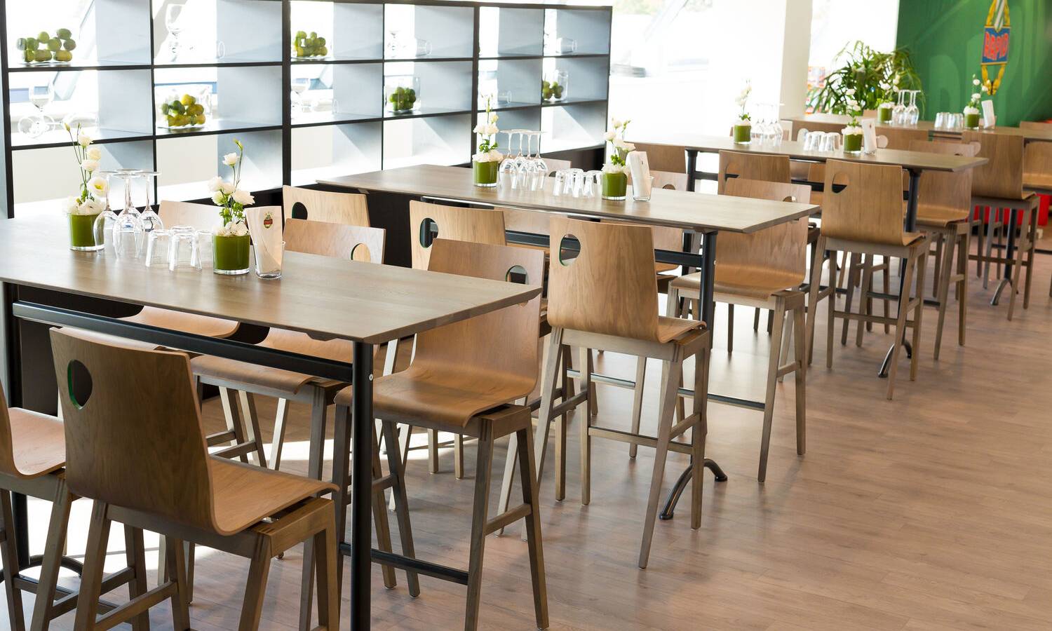 Lounge im Allianz Stadion VIP & Business Club mit modernen Sitzbereichen für Networking und Incentives