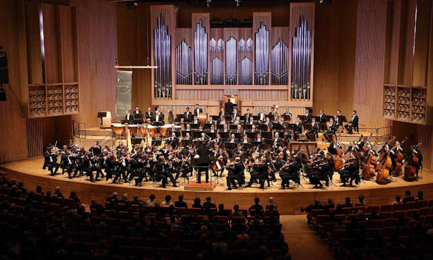 Abendevent mit Wien Philharmoniker auf der Bühne mit Zuschauer in Linz