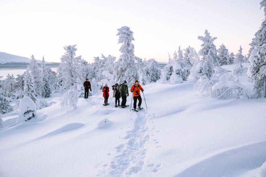 Sonne geht auf über Winterlandschaft